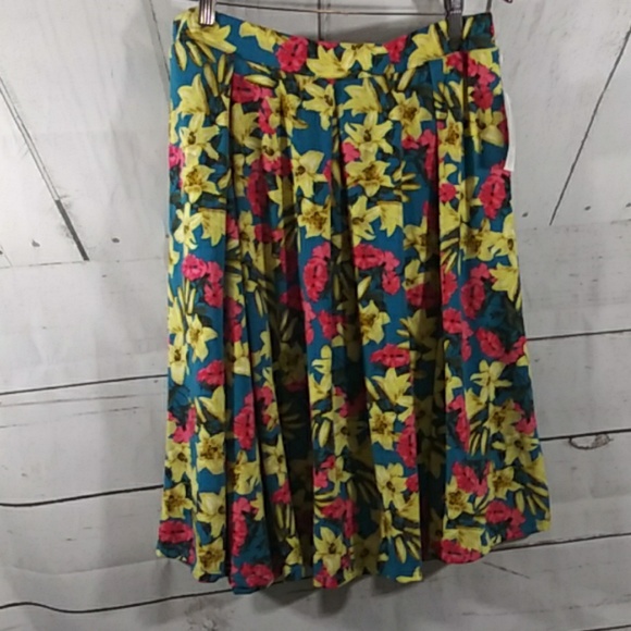 Lularoe Madison- XL New With Tags Floral - Picture 2 of 5